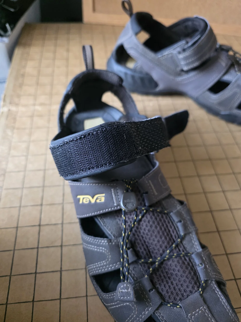 Teva Forebay Men's Closed Toe Water Hiking Sandals Gray Size 12 NEW Pristine